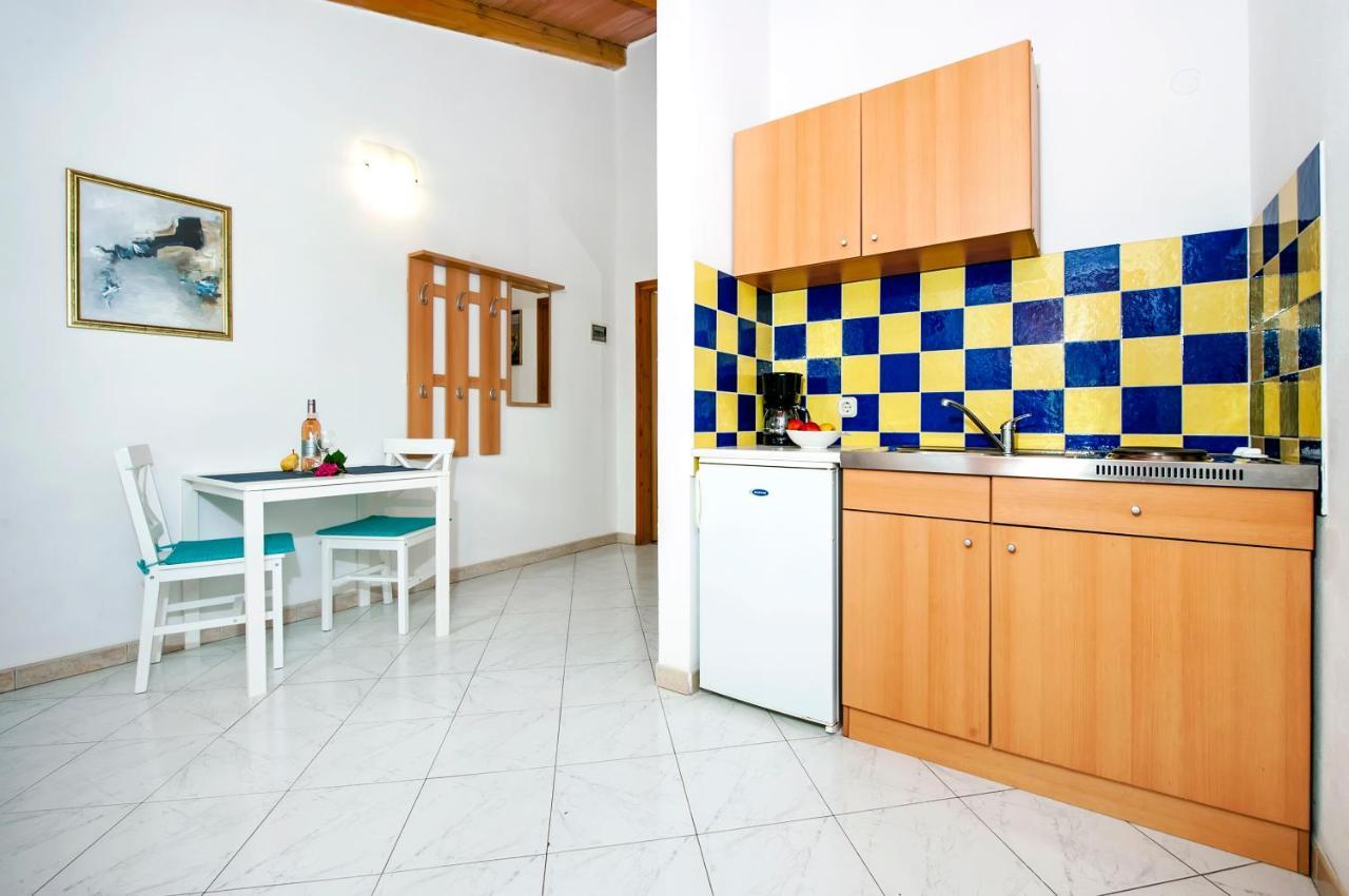 Apartman Near Beach Pelagic Sea View Rovinj Exterior photo
